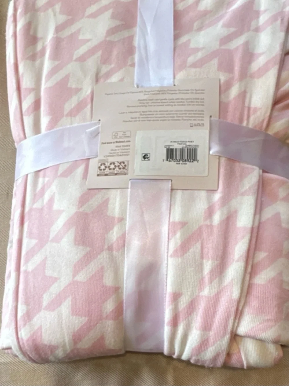JoySpun Pink Houndstooth Women's 2-Piece Pajama Set‎ with Socks